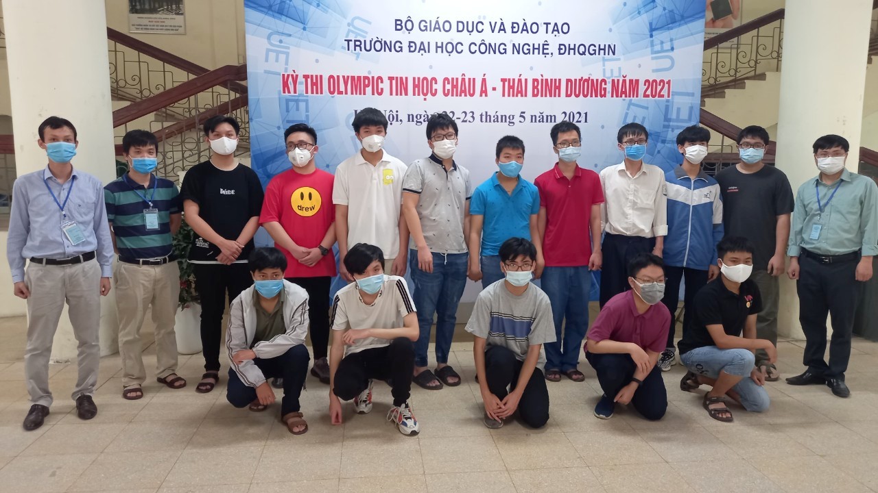 Đội tuyển quốc gia Việt Nam tham gia kỳ thi Olympic Tin học Châu Á – Thái Bình Dương năm 2021 (Duy Anh thứ 3 từ trái sang, hàng 2)